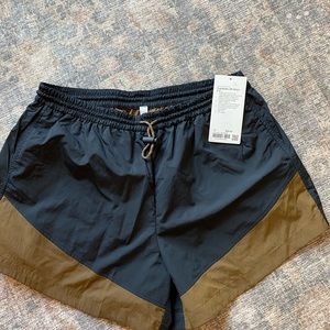 Lululemon Evergreen HR short